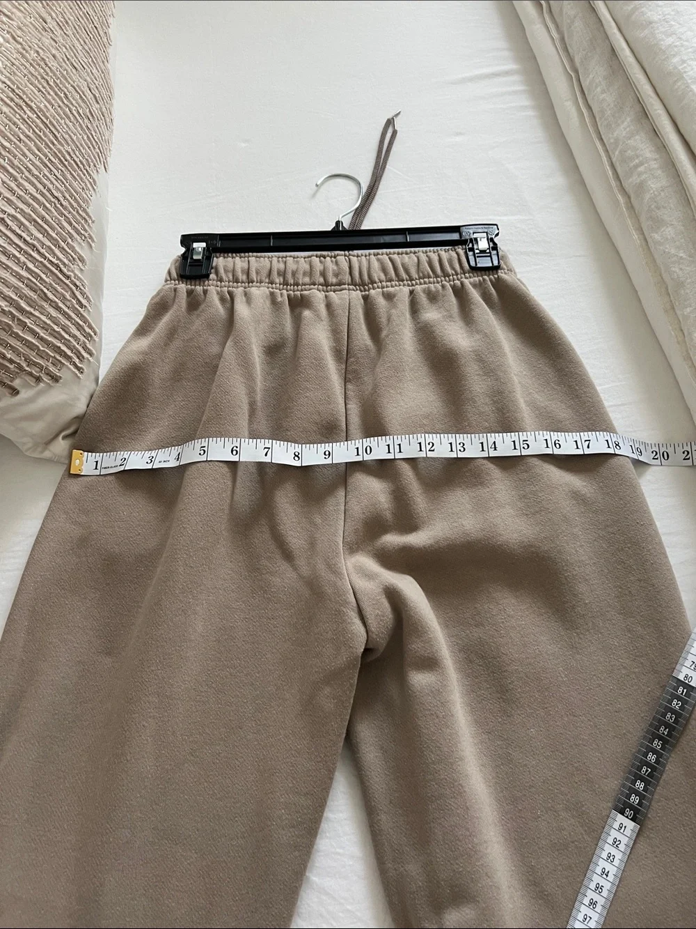 ALO Yoga Women’s Taupe Accolade straight leg Sweatpants - Relaxed Fit - Picture 7 of 8